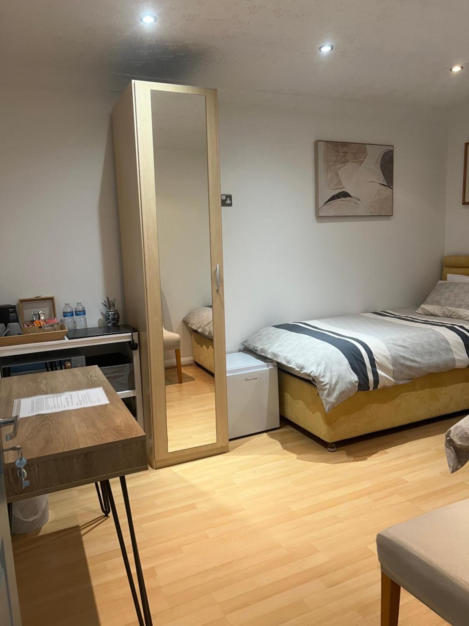 Twin Room At The Bungalow With Shared Shower Room Kettering Eksteriør billede